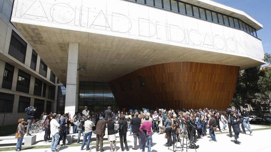 Lambán tacha de &quot;desleal&quot; la actitud de la San Jorge con Magisterio