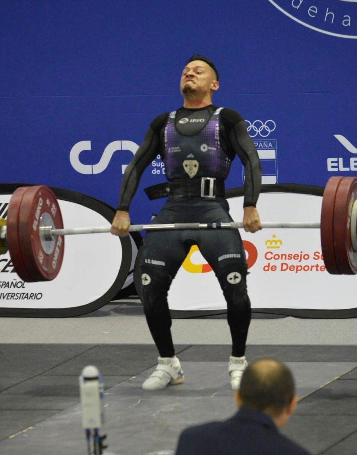 Michael Otero, del AC Gandia, en acción
