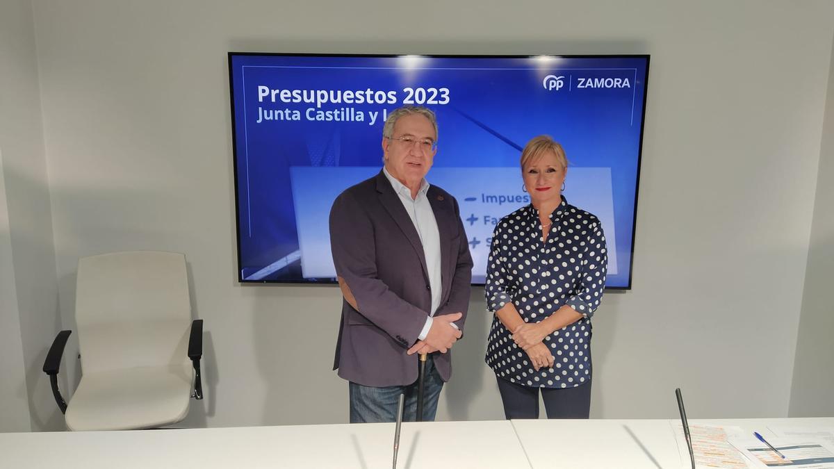 Óscar Reguera y Leticia García Sánchez, en la sede del Partido Popular de Zamora