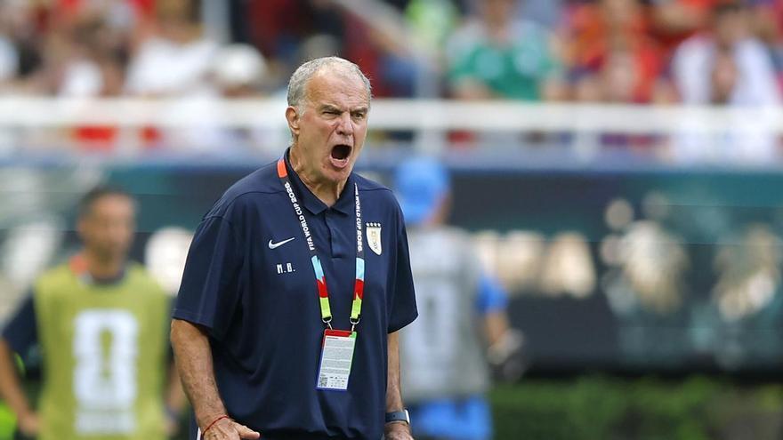 El tremendo cabreo de Marcelo Bielsa tras la eliminación de Uruguay: termina desquiciado y pierde por completo los papeles