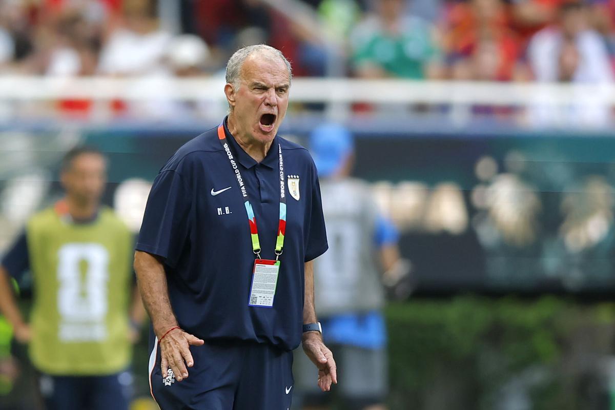 El seleccionador de Uruguay, Marcelo Bielsa, durante el partido contra España