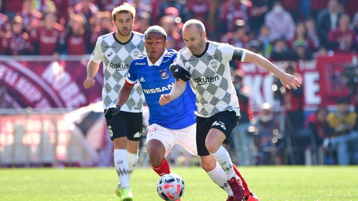 Andrés Iniesta y Sergi Samper durante la final de la Supercopa de Japón entre el Vissel Kobe y el Yokohama Marinos