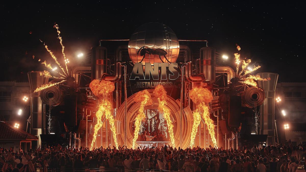 El escenario de Ushuaïa Ibiza se convierte en una fábrica distópica cada sábado con ANTS Metalworks.