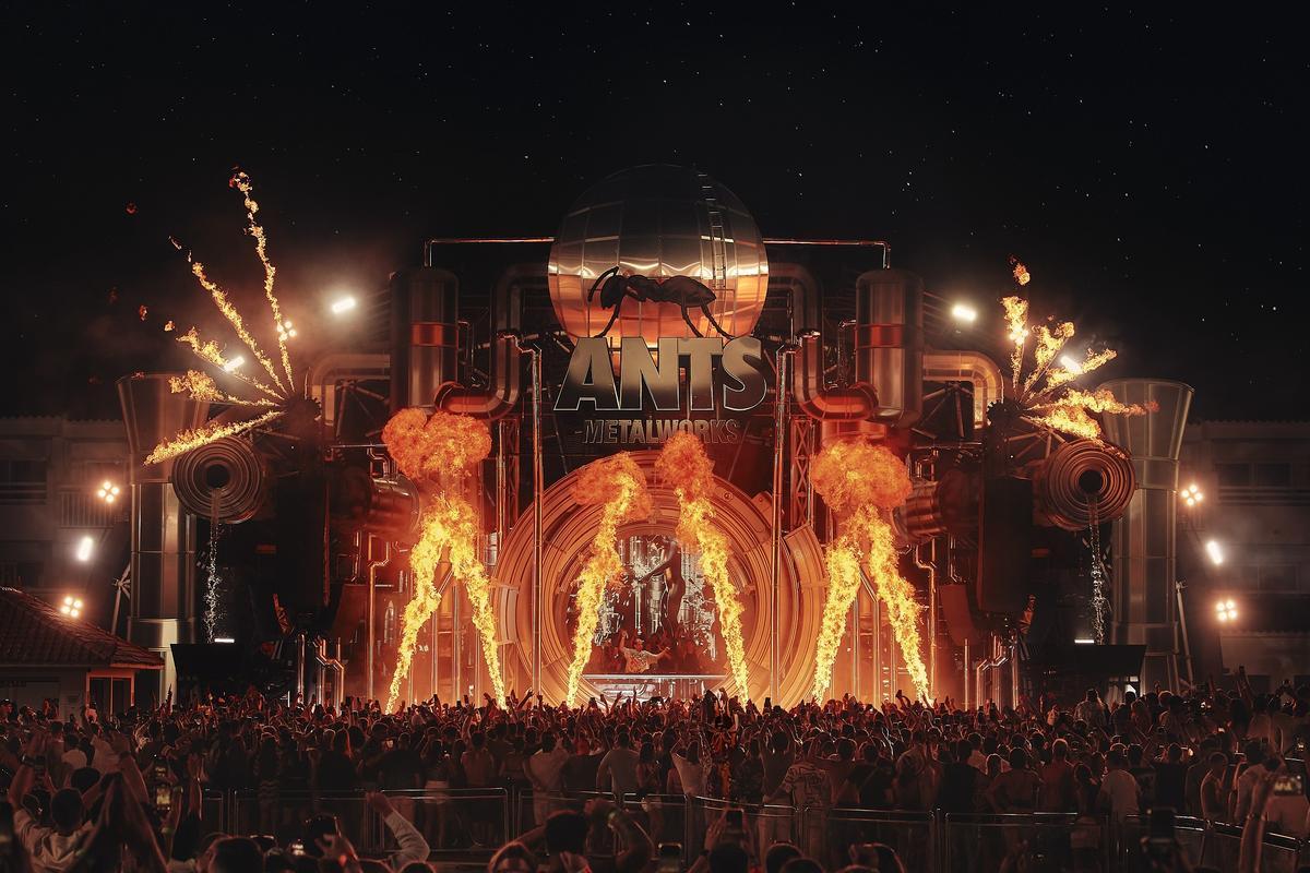 El escenario de Ushuaïa Ibiza se convierte en una fábrica distópica cada sábado con ANTS Metalworks.