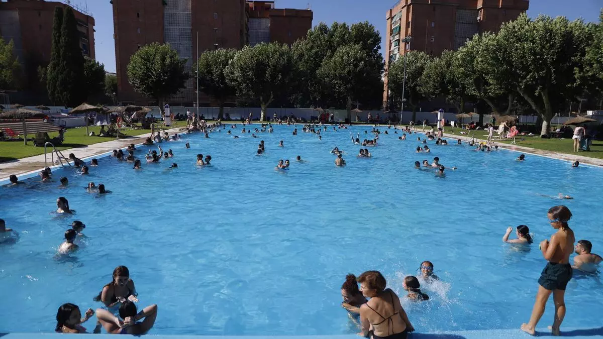 Abren las piscinas públicas de la calle Marbella y La Fuensanta con abonos aún disponibles: toda la información