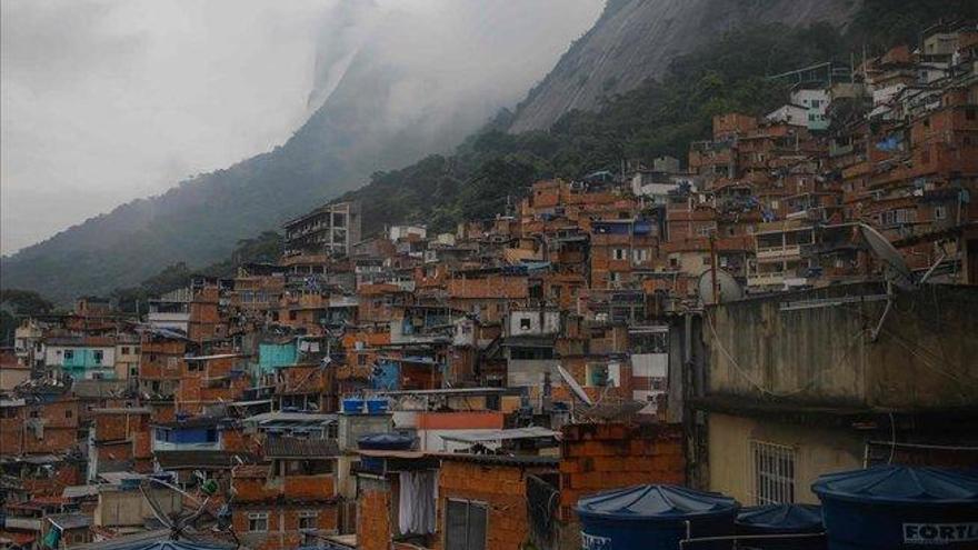 Brasil llega a 800 muertes por coronavirus y se conocen los primeros casos en las favelas