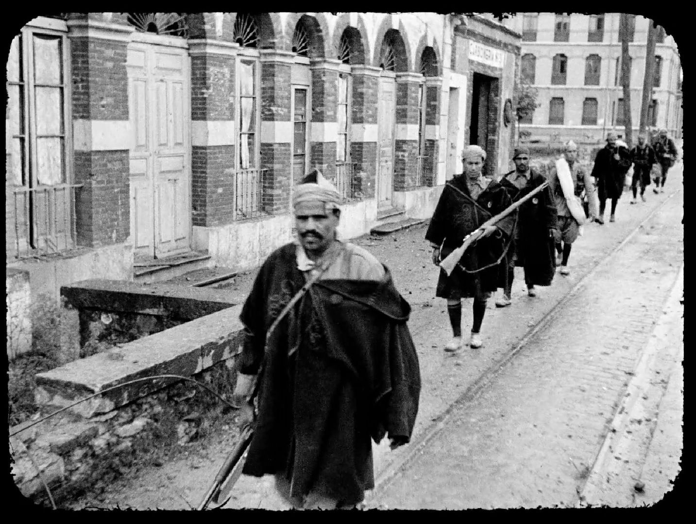 La entrada en Oviedo de las tropas nacionales. 2 de noviembre de 1936