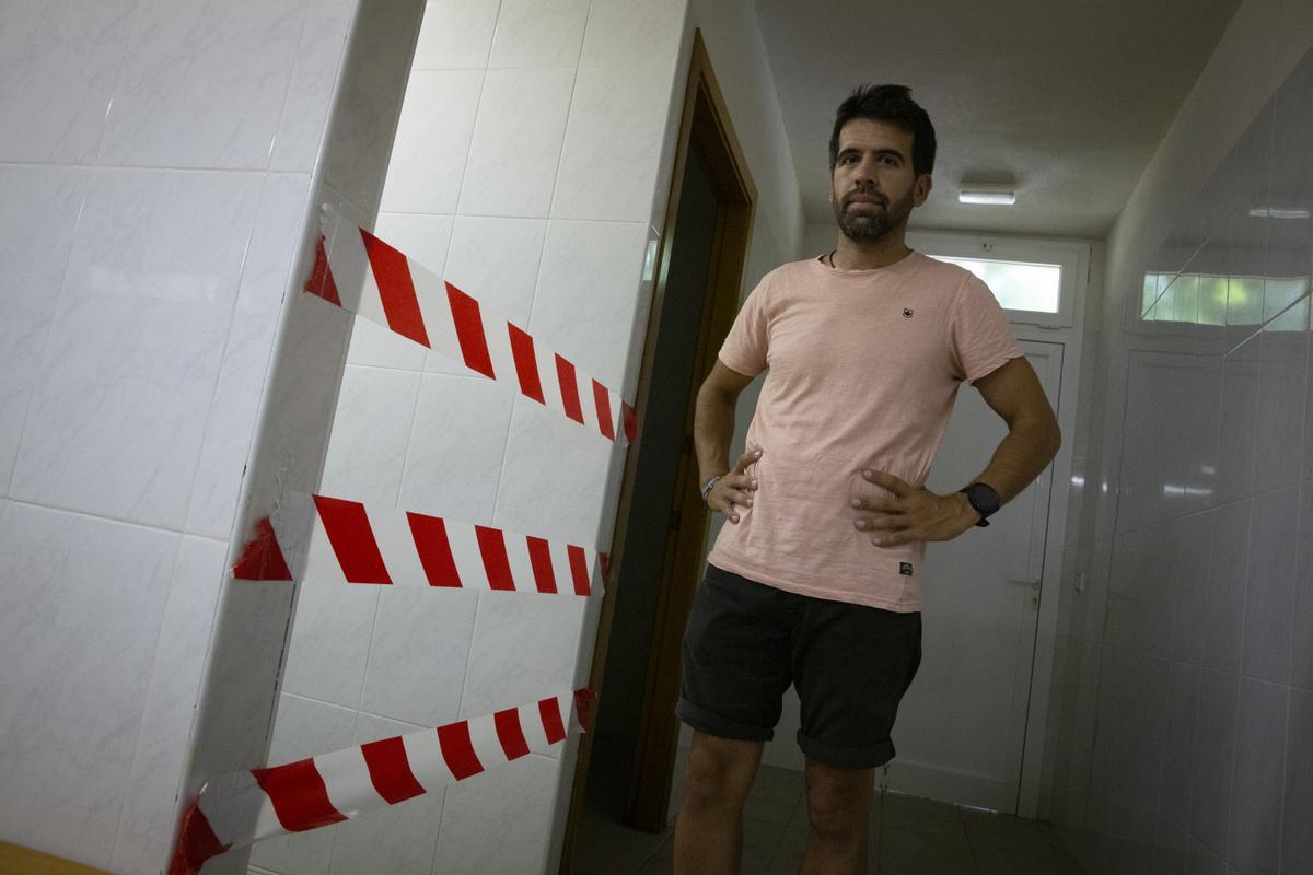 Lluis Escoda, alcalde de Botarell (Baix Camp) ha cerrado las duchas de la piscina municipal para evitar más uso de agua potable.