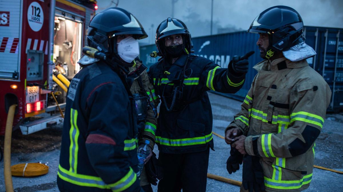 Declarado un fuego en el desguace de Ca Na Negreta