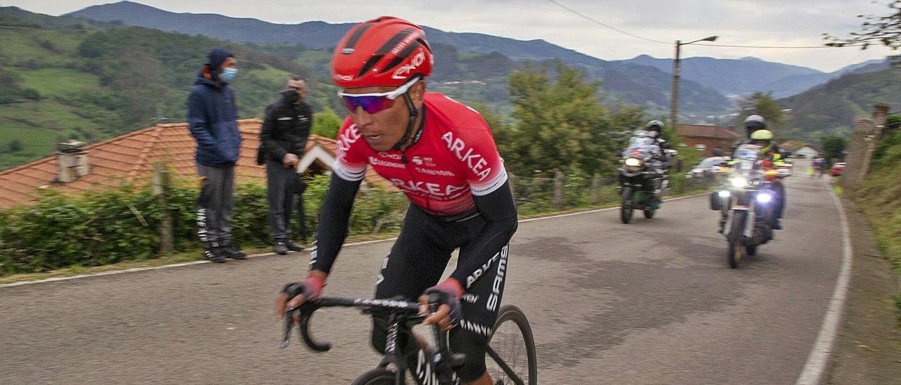 Nairo Quintana, tras su ataque, en las últimas rampas de Carabanzo. |