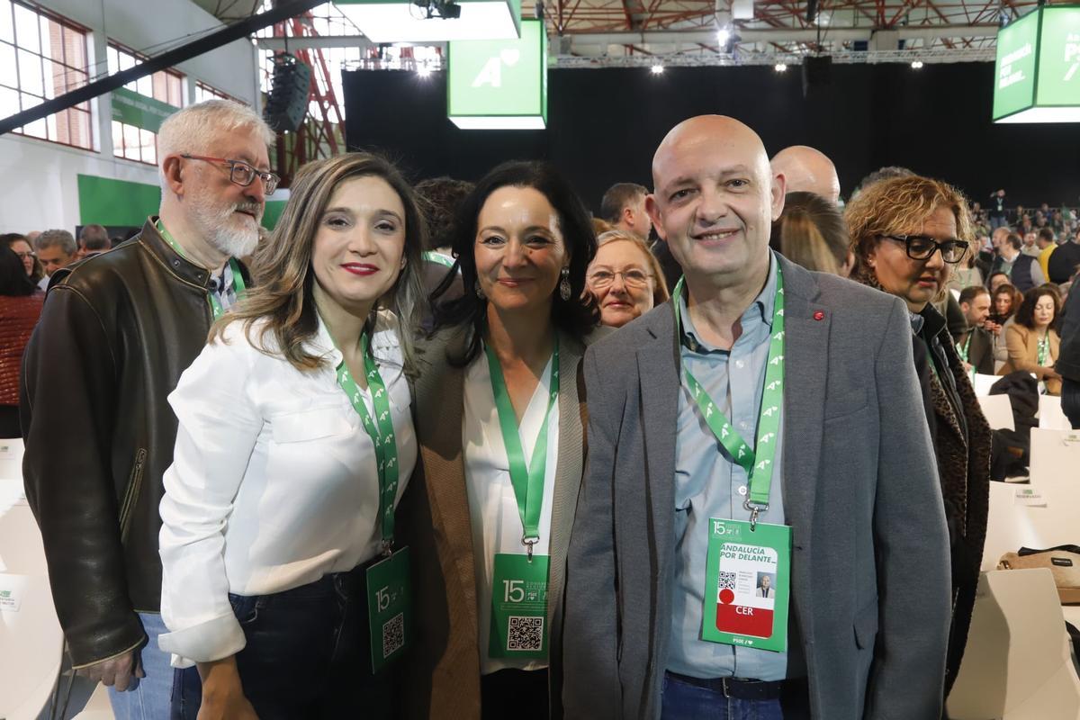 Rafi Crespín, en el centro, con María Márquez y Paco Rodríguez.
