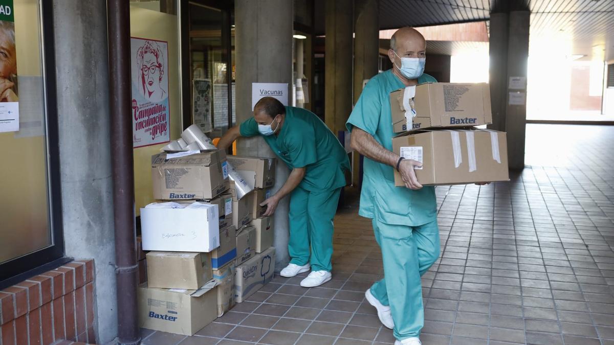 Vaciado de las instalaciones provisionales del Parada del Molino, en Santa Elena