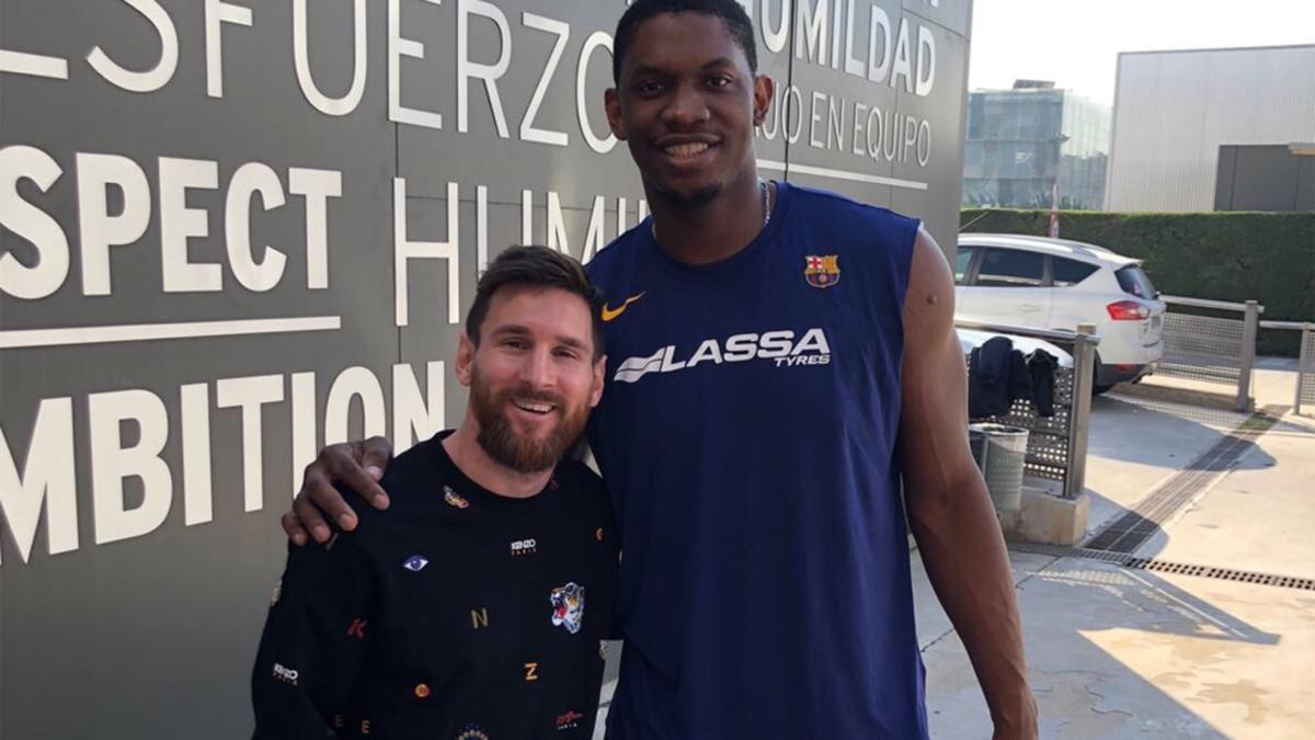 Leo Messi y Kevin Seraphin, juntos en la Ciutat Esportiva