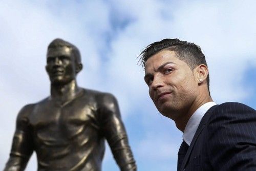 Cristiano Ronaldo Statue