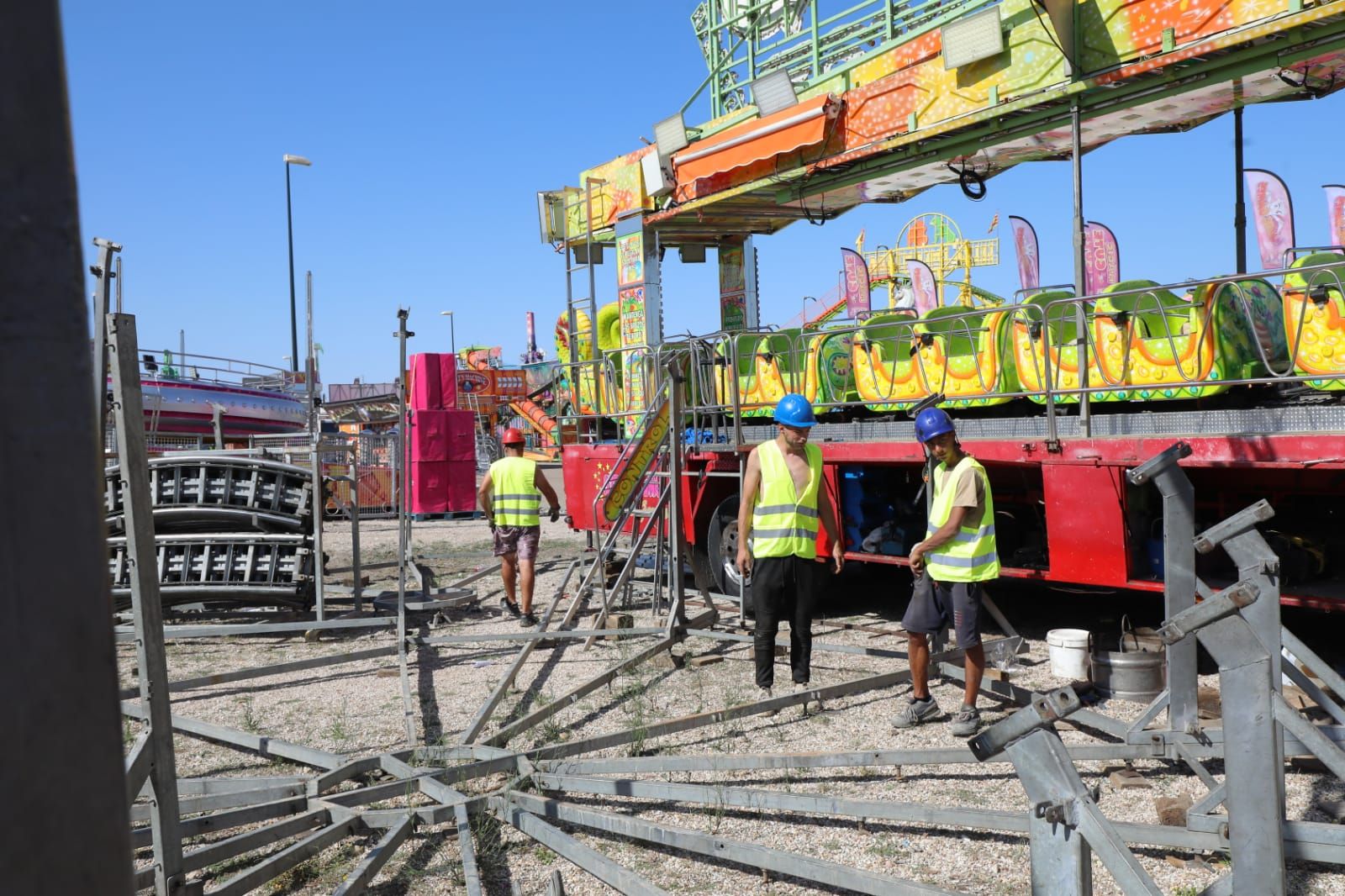 En imágenes | El recinto ferial se prepara para las inminentes Fiestas del Pilar