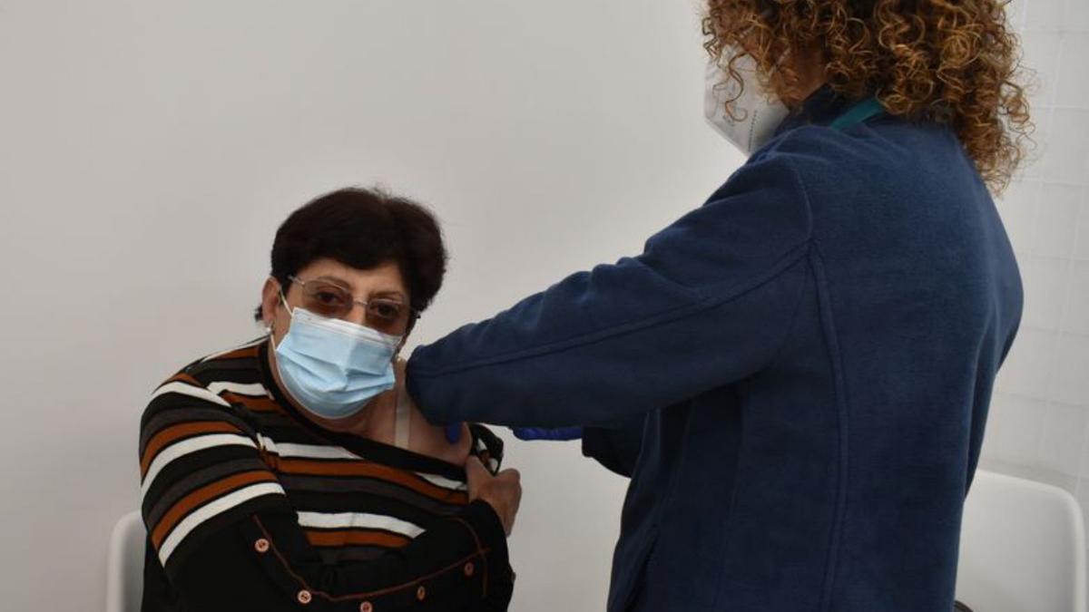 Vacunació a l’antic escorxador, a Manresa | MIREIA ARSO