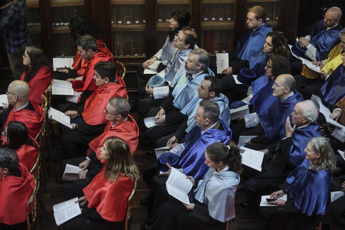 Doctores de la Universidad de Oviedo, en la Biblioteca del Edificio Histórico.