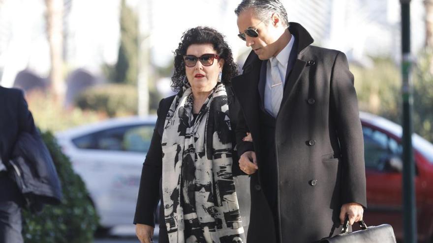 Consuelo Císcar, a su llegada a la Ciudad de la Justicia. Foto: Germán Caballero