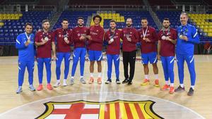 Los internacionales del Barça lucen sus medallas