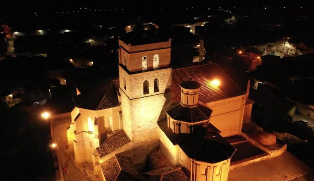 La iluminación permite que la iglesia luzca en todo su esplendor. | SERVICIO ESPECIAL