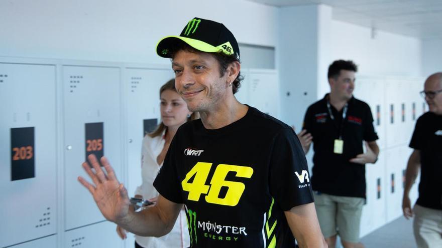 Rossi: &quot;Cheste es un poco más fácil en coche, tiene curvas divertidas&quot;