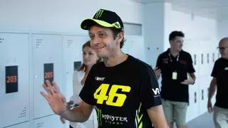 Rossi: "Cheste es un poco más fácil en coche, tiene curvas divertidas"