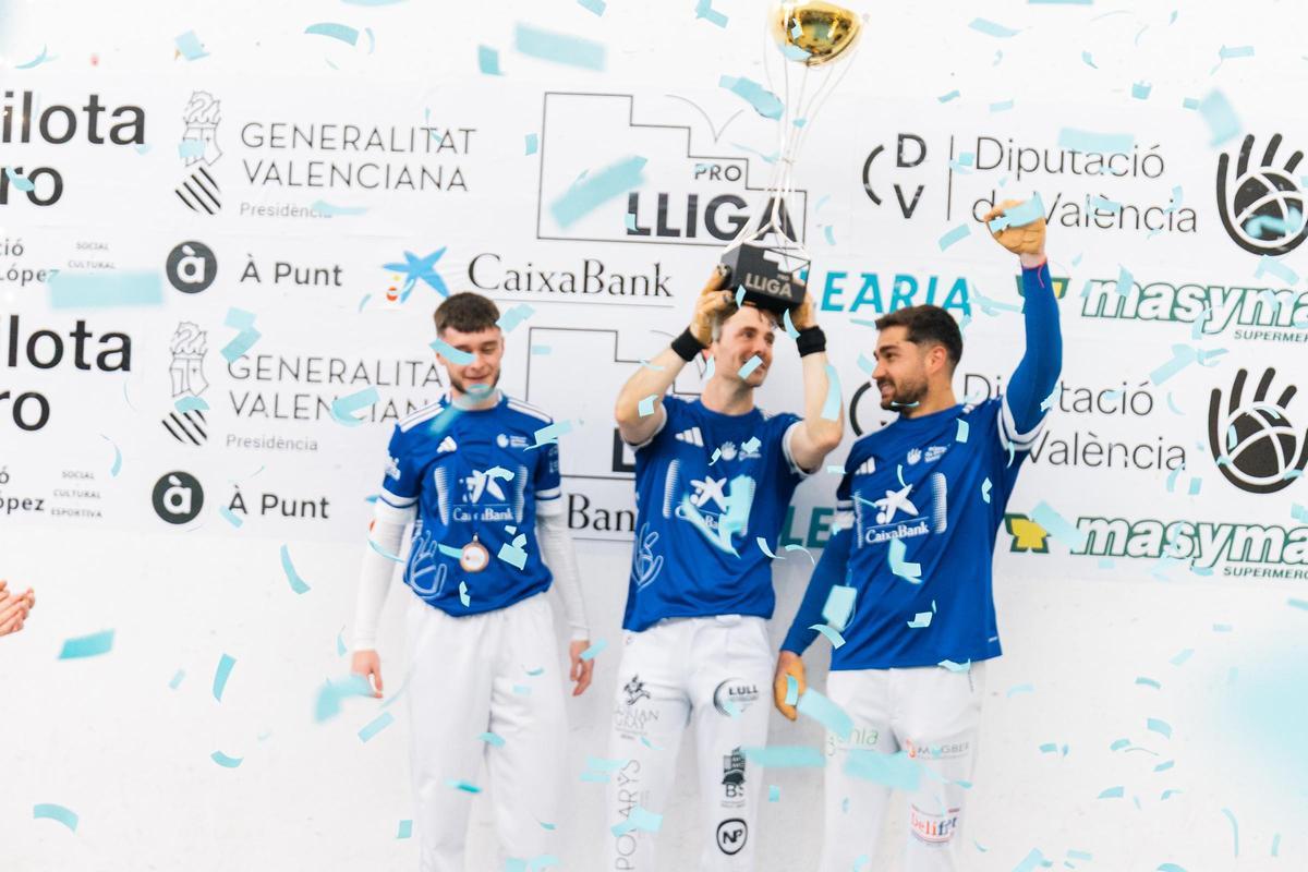 Francés y Nacho celebran el triunfo en Pelayo