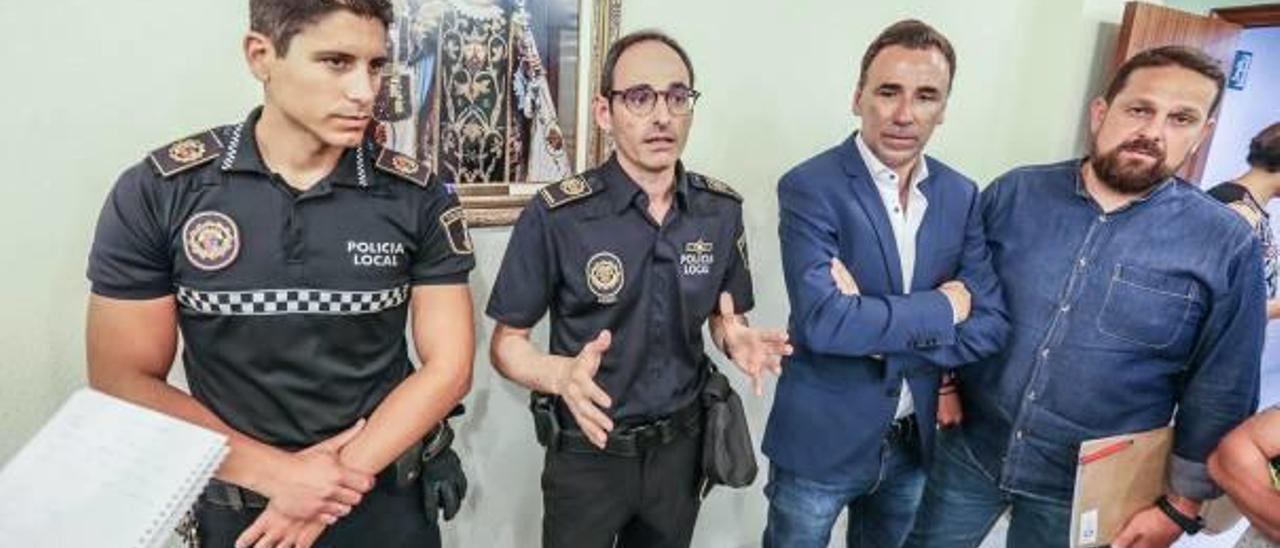 Imagen de una de las reuniones entre los jefes de Policía de ambos municipios y representantes de las dos corporaciones.