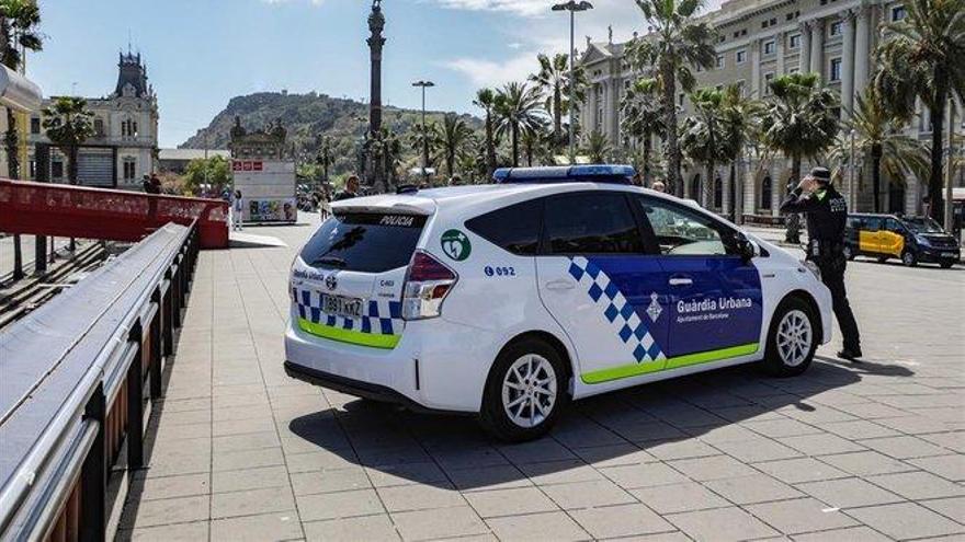 Muere un motorista al chocar con un turismo en Barcelona