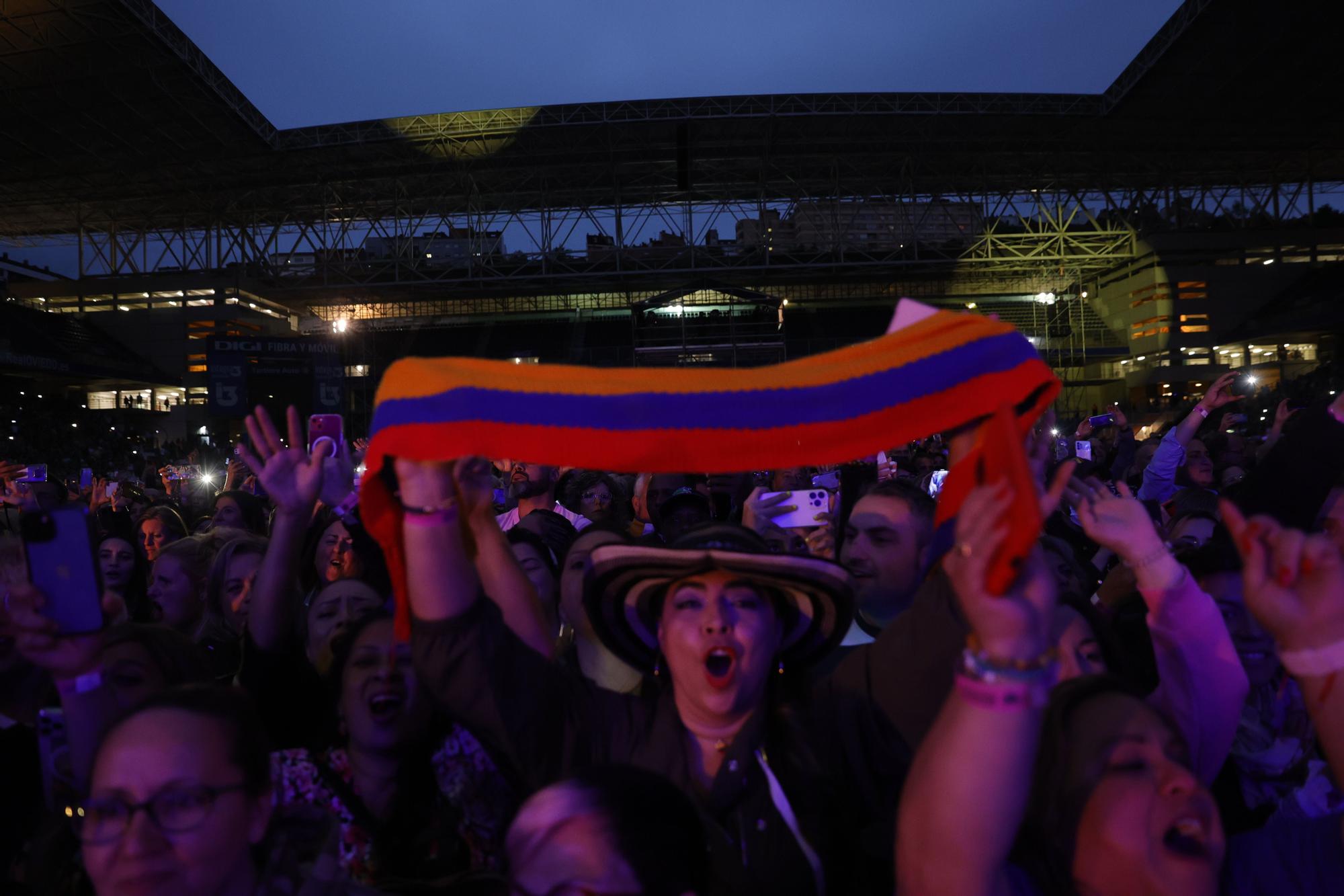 La espera "valió la pena": Marc Anthony parte caderas en Oviedo a ritmo de salsa