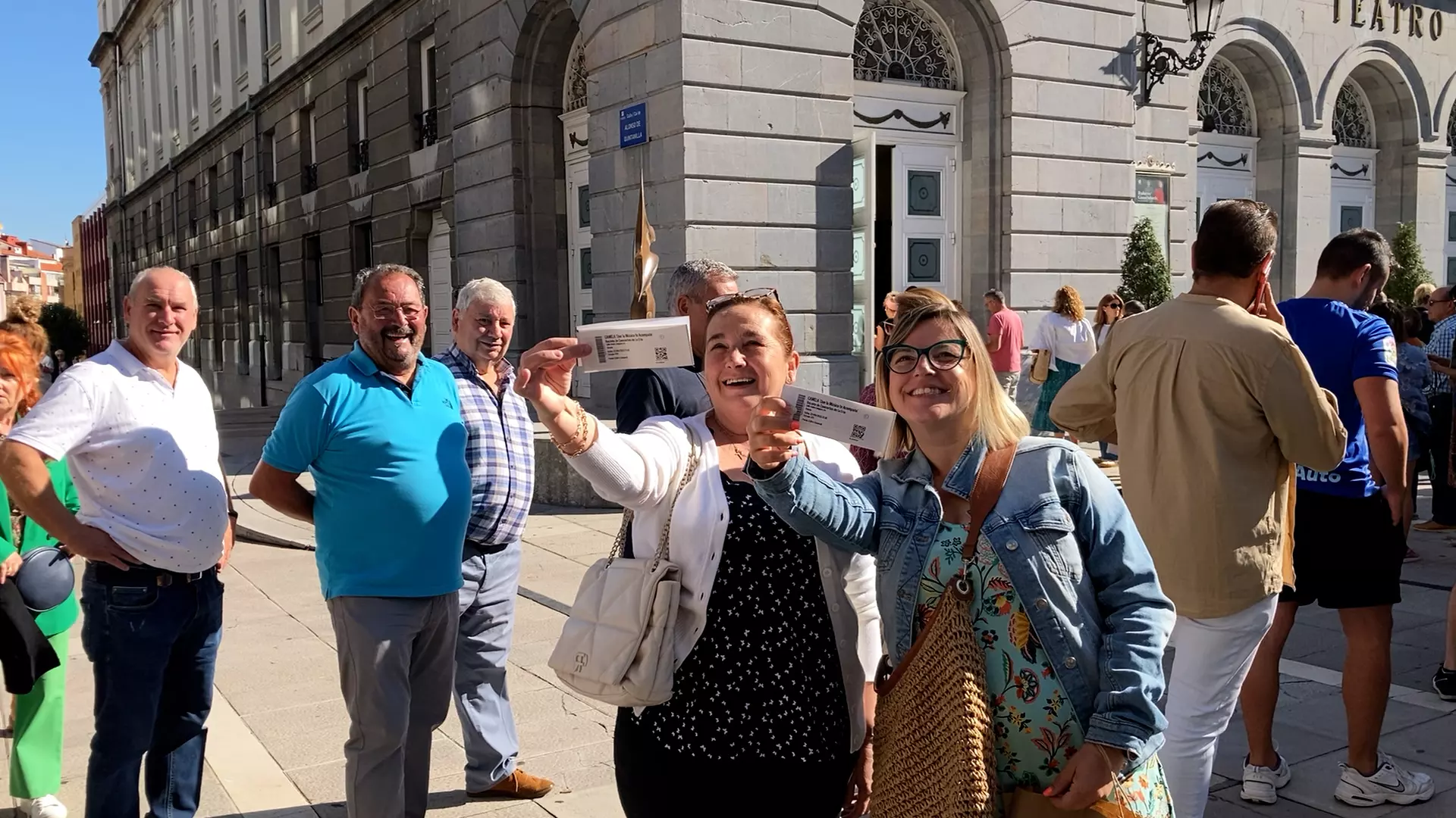 Colas kilom tricas para ver a Camela en Oviedo