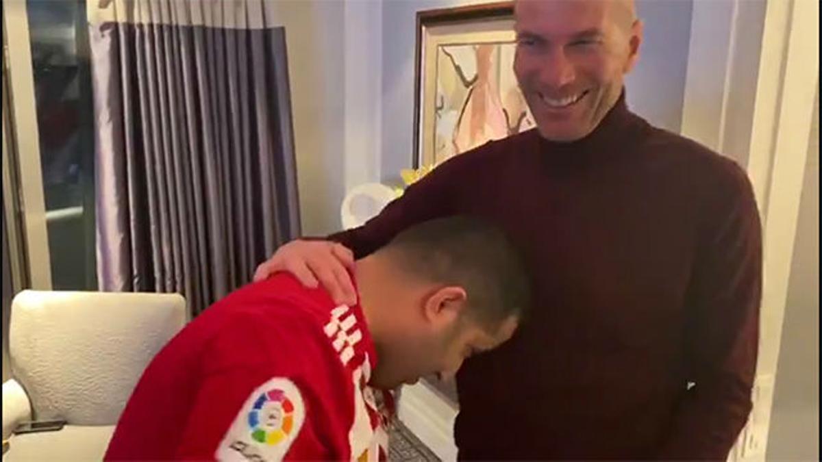 Turki Al-Sheikh, propietario del Almería, le hace el 'cabezazo de Zidane'... ¡al propio Zidane!