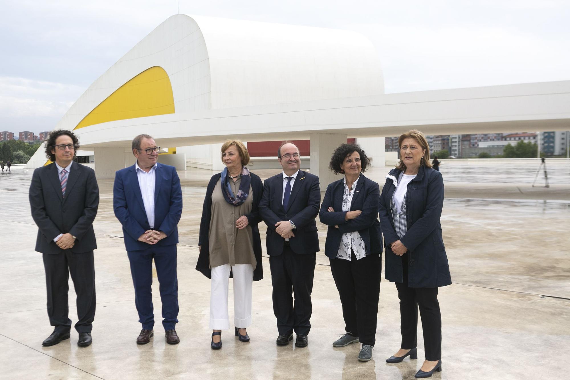 El Ministro de Cultura, Miquel Iceta, visita el Centro Niemeyer