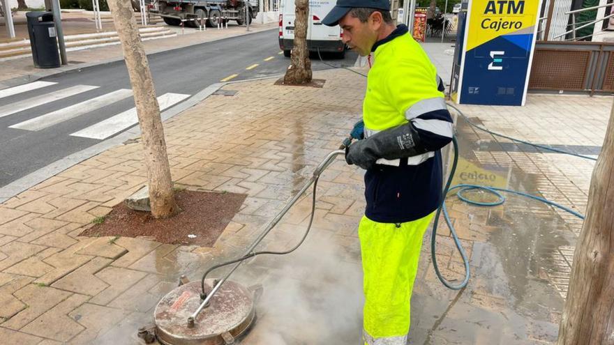 Sant Josep limpia las calles con vapor a alta presión para ahorrar agua