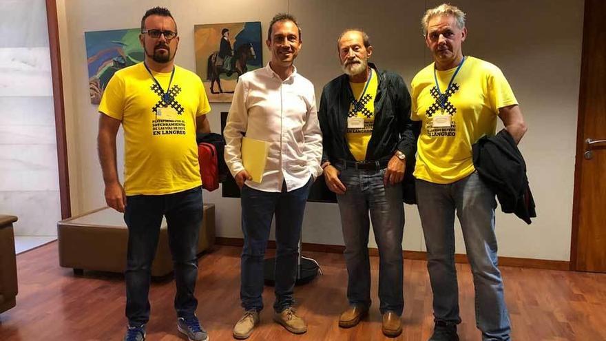 Ovidio Zapico, tras la reunión mantenida con representantes de la Plataforma del Soterramiento.