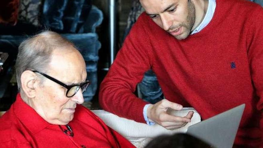 Oliveira dialoga con Ennio Morricone. // FdV