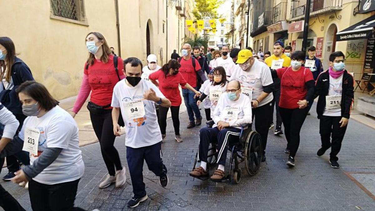 Gandia  Álvaro Martínez y Empar Vizcaíno ganan la VIII Volta a Peu de la Fundació Espurna