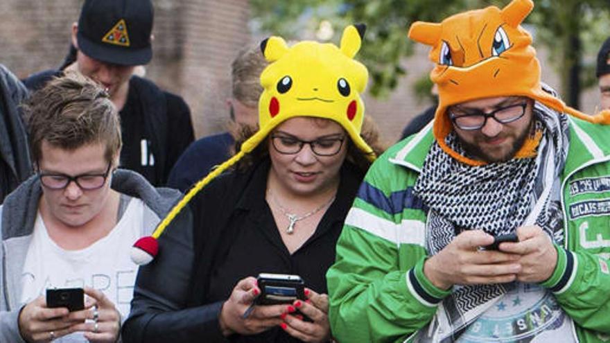 Usuarios jugando a &#039;Pokémon Go&#039; en Holanda.