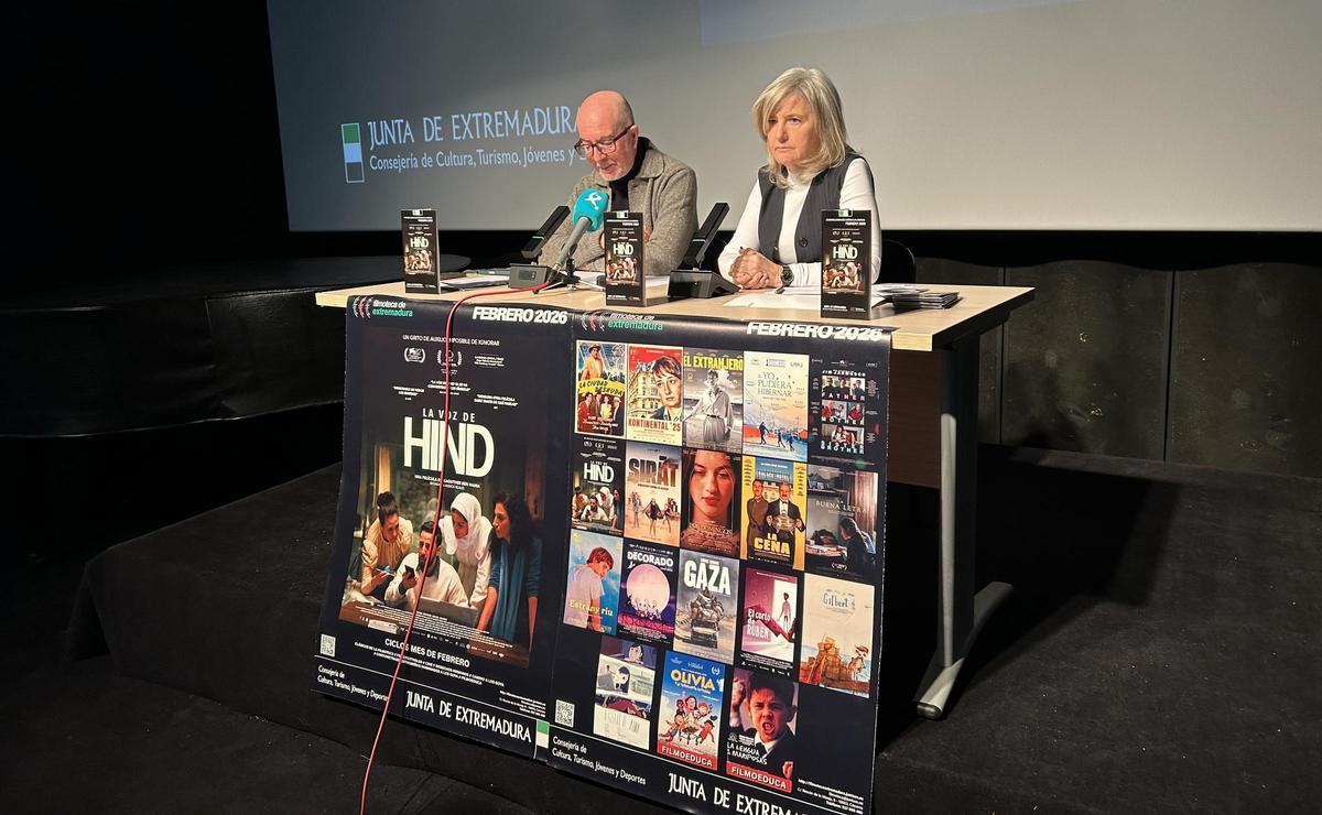 Victoria Bazaga, consejera de Cultura, junto a Antonio Gil Aparicio, director de la Filmoteca.