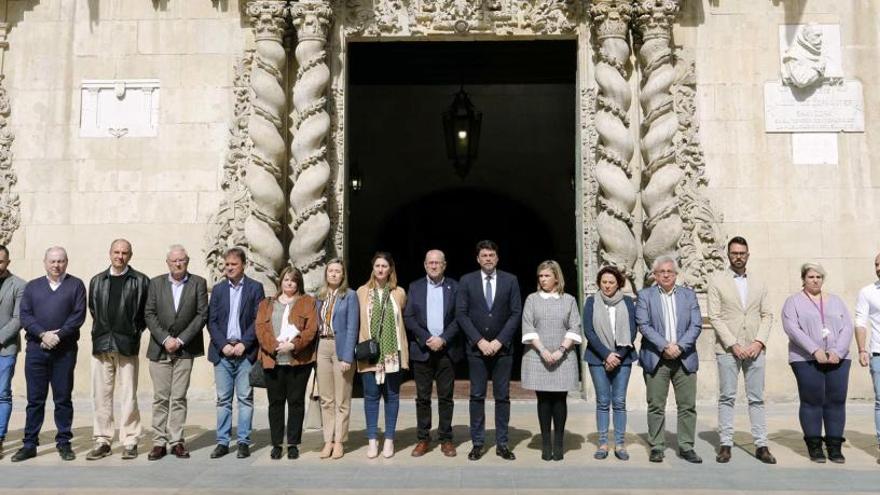 El Ayuntamiento de Alicante se suma al minuto de silencio por la última víctima de la violencia machista