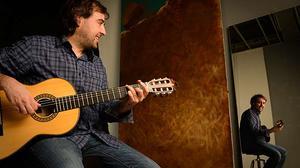 Roger Mas interpreta en acústic el tema ’Després de la tempesta’.