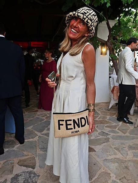 Giovanna Caruso Fendi, vestida de la famosa marca italiana de lujo Fendi.