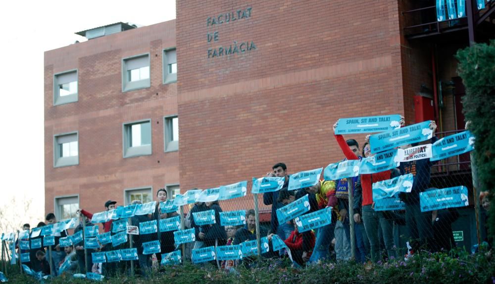 Protesta de Tsunami entorn el Camp Nou