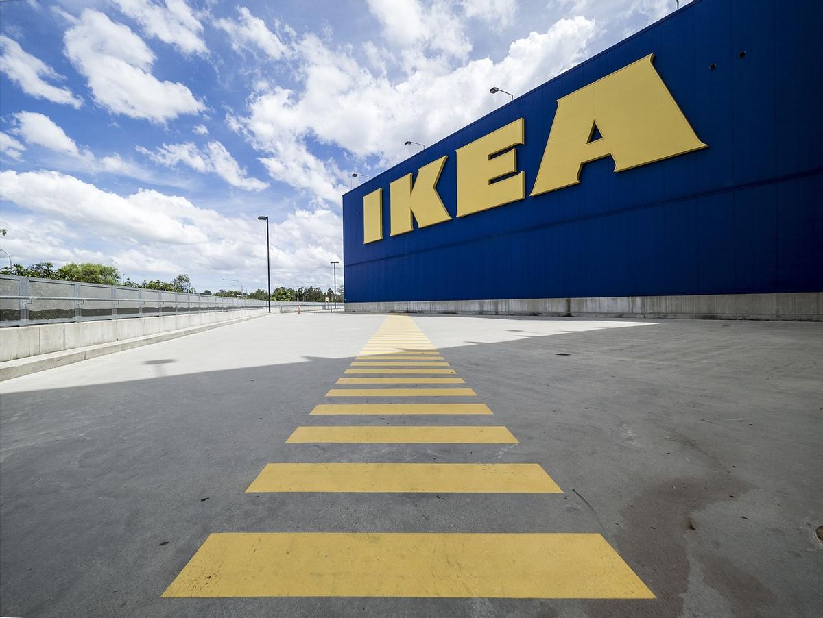 Ikea saca a la venta el armario perfecto para espacios pequeños: es un mueble inteligente