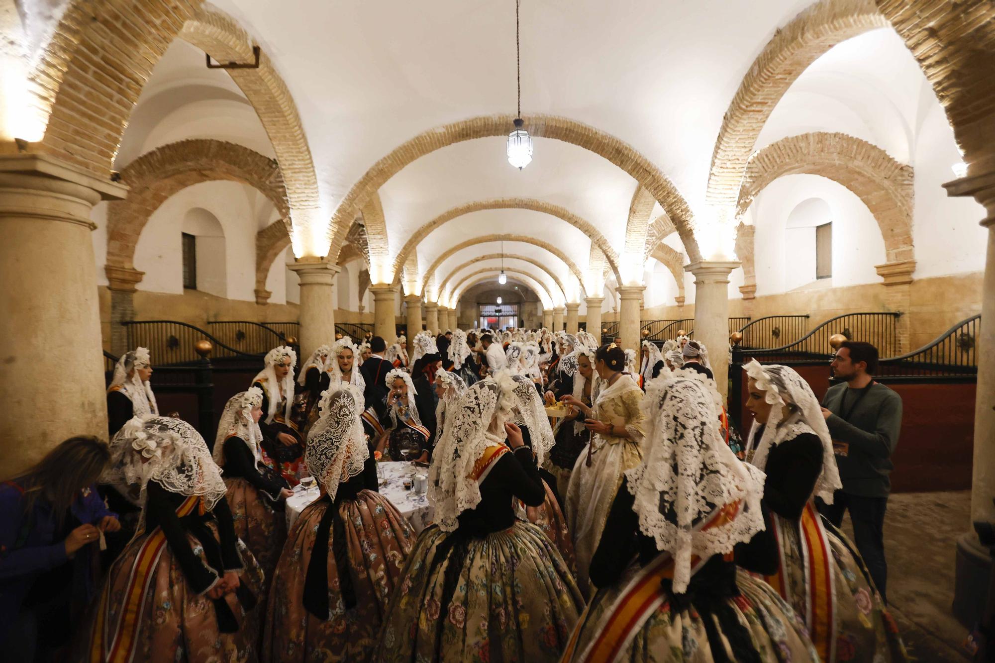 Pasacalles de las bellezas  y cremà Hogueras de Sant Joan en Córdoba