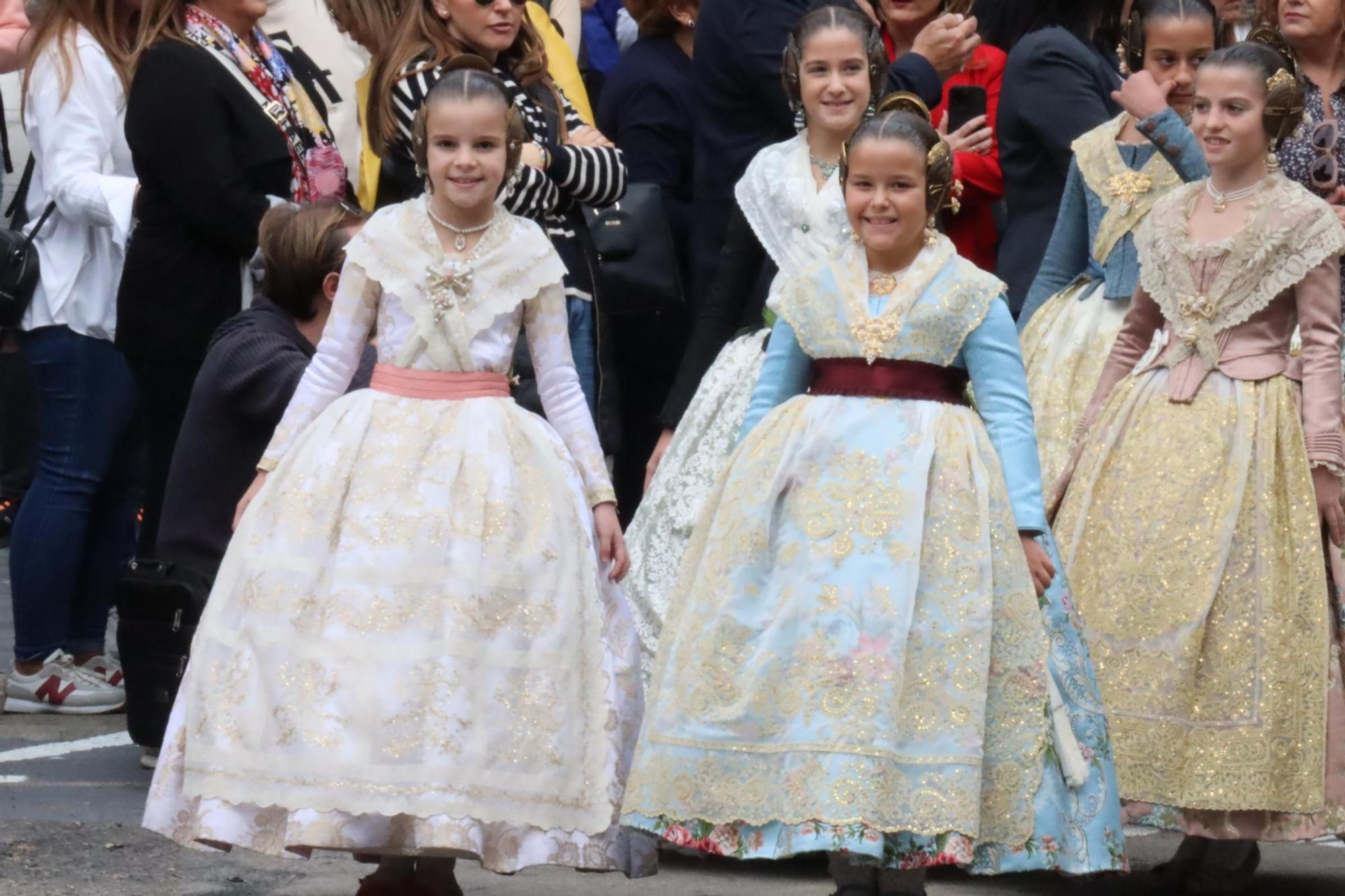 Gabriella y Valeria seran las encargadas siempre de abrir cortejo