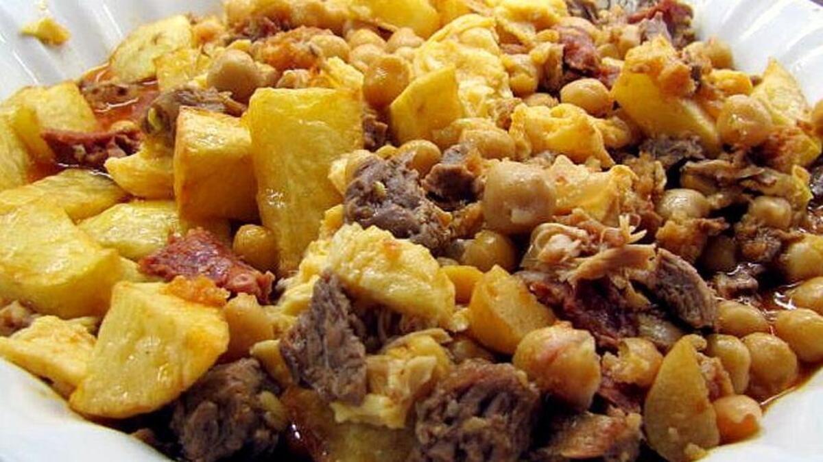 Imagen de archivo de un plato de ropavieja.