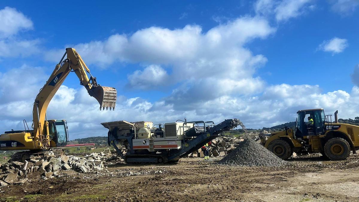 Procesamiento del material de demolición y construcción en el Punto Limpio