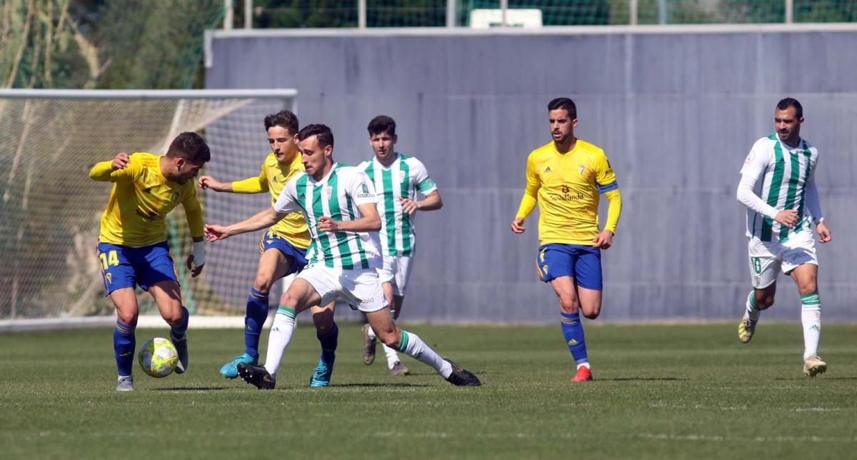 Las imágenes de Cádiz B-Córdoba CF