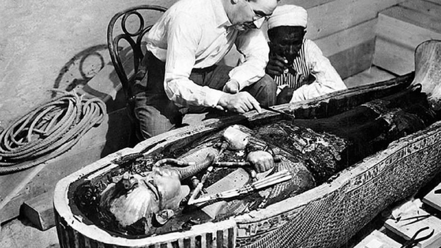 Howard Carter ante la tumba de Tutankamón, archivo
del New York Times